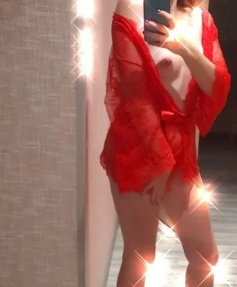 Страстная куколка с шаловливыми глазками ждет тебя для незабываемой встречи. Я создам атмосферу уюта и раскрепощенности, чтобы ты почувствовал себя по-настоящему желанным! 9410, 25 лет